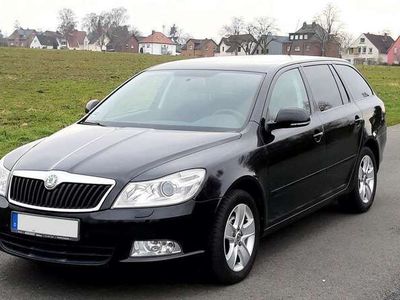 gebraucht Skoda Octavia Combi 1,4 TSI 90 kW Ambiente mit Anhängerkupplung