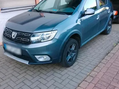 Używany Dacia Sandero Celebration 90 KM (66 kW) 2017 Szary Sedan/Limuzyna