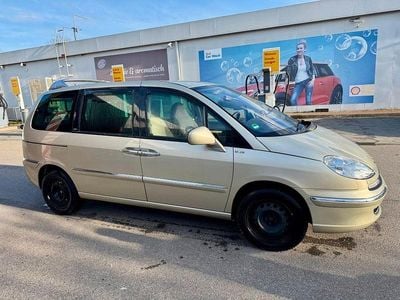 Gebraucht Peugeot 807 Premium 163 PS (119 kW) 2011 Gold Van / Kleinbus