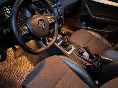 Gebraucht Skoda Octavia 150 PS (110 kW) 2015 Weiß Kleinwagen