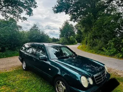 Gebraucht Mercedes E200 Classic 136 PS (100 kW) 1998 Grün Kombi