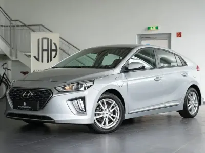 Gebraucht Hyundai Ioniq Trend 105 PS (77 kW) 2022 Typhoon silver / met Kleinwagen