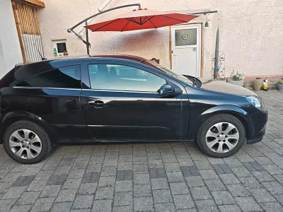 Gebraucht Opel Astra GTC 140 PS (102 kW) 2009 Schwarz Kleinwagen