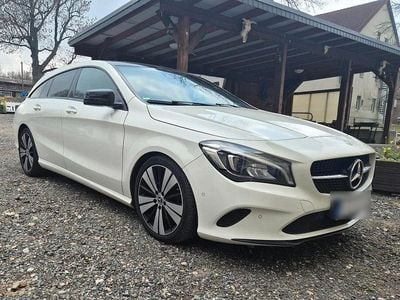 Gebraucht Mercedes CLA220 Shooting Brake 177 PS (130 kW) 2017 Weiß Kombi