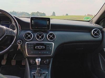 Usata Mercedes A180 122 CV (89 kW) 2014 Nero Berlina