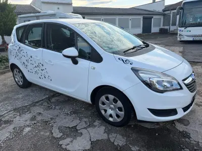 Gebraucht Opel Meriva Selection 101 PS (74 kW) 2016 Weiß Van / Kleinbus