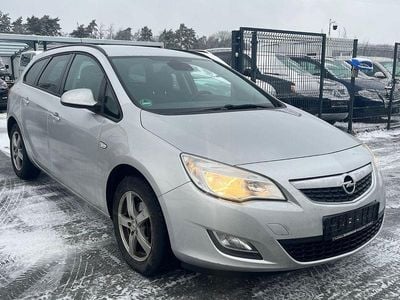 Silber Gebraucht 2011 Opel Astra Design Edition Kombi | 3.999 € (Guter Preis)