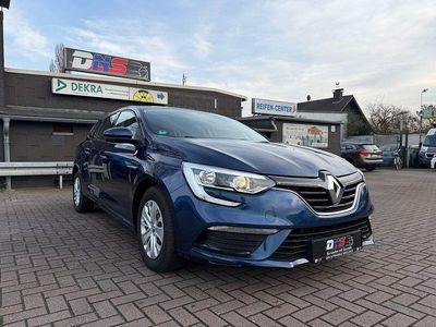 Blau Gebraucht 2017 Renault Mégane IV Life Limousine | 7.990 € (Etwas zu teuer)