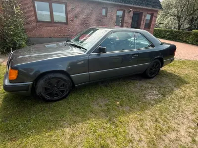 Gebraucht Mercedes E300 180 PS (132 kW) 1988 Schwarz Coupé