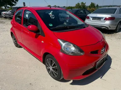 Gebraucht Toyota Yaris Cool 69 PS (50 kW) 2006 Rot Limousine