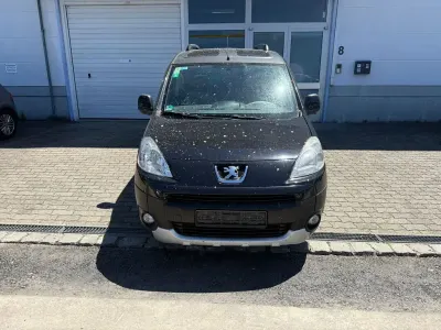 Gebraucht Peugeot Partner Tepee Family 120 PS (88 kW) 2010 Schwarz Van / Kleinbus