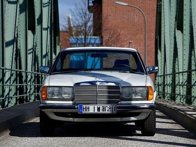 Second-hand Mercedes 230 136 CP (100 kW) 1983 Alb Coupe