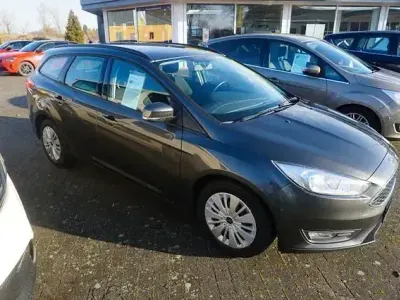 Używany Ford Focus Business Edition 125 KM (91 kW) 2018 Szary Sedan/Limuzyna