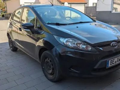 Używany Ford Fiesta Trend 82 KM (60 kW) 2010 Czarny Sedan/Limuzyna