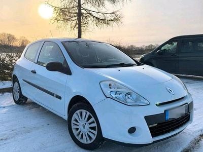Weiß Gebraucht 2012 Renault Clio III Kleinwagen | 4.500 €