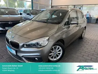 Gebraucht BMW 218 Active Tourer Basis 150 PS (110 kW) 2015 Silber Van / Kleinbus