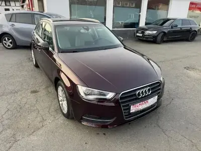Gebraucht Audi A3 Ambiente 180 PS (132 kW) 2013 Rot Limousine