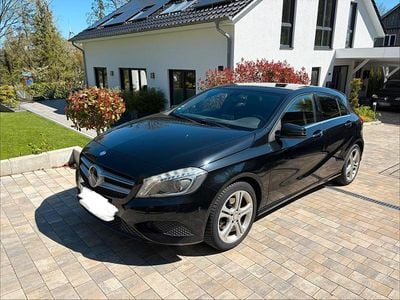 Gebraucht Mercedes A180 122 PS (89 kW) 2014 Schwarz Limousine