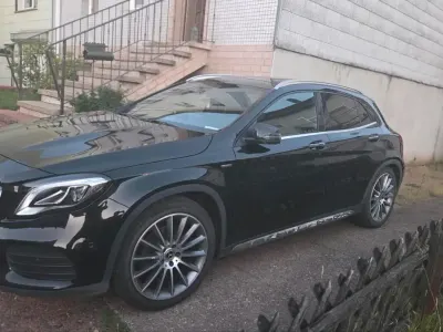 Gebraucht Mercedes GLA180 122 PS (89 kW) 2019 Schwarz SUV