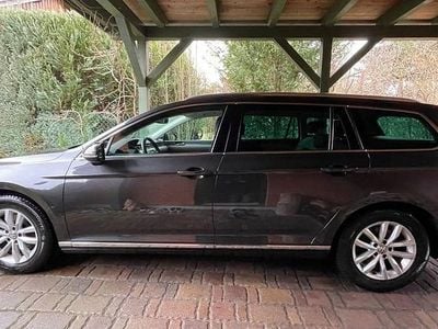 Gebraucht VW Passat Highline 179 PS (131 kW) 2018 Grau Kombi