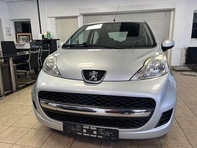 Usata Peugeot 107 Filou 68 CV (50 kW) 2009 Argento Utilitaria