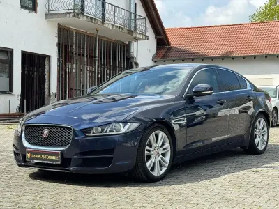 Używany Jaguar XE Prestige 179 KM (131 kW) 2015 Niebieski Sedan/Limuzyna