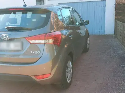 Gebraucht Hyundai ix20 Edition 90 PS (66 kW) 2014 Braun Kleinwagen