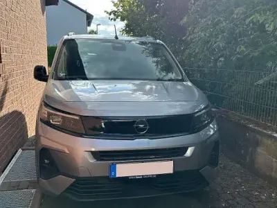 Gebraucht Opel Combo 131 PS (96 kW) 2026 Grau Van / Kleinbus