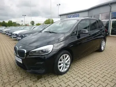 Gebraucht BMW 220 Gran Tourer Sport Line 190 PS (139 kW) 2021 Schwarz Van / Kleinbus