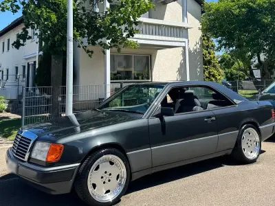Gebraucht Mercedes E230 136 PS (100 kW) 1989 Schwarz Coupé