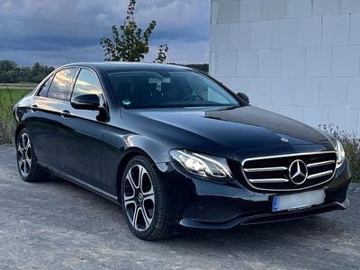 Gebraucht Mercedes E220 194 PS (142 kW) 2019 Schwarz Limousine