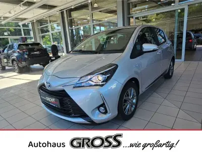 Gebraucht Toyota Yaris Hybrid Comfort 101 PS (74 kW) 2017 Silber Kleinwagen