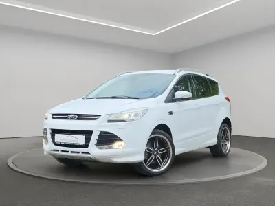Gebraucht Ford Kuga Individual 150 PS (110 kW) 2015 Weiß SUV