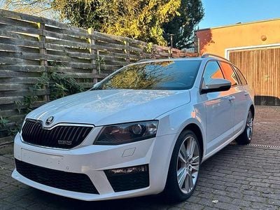 Weiß Gebraucht 2015 Skoda Octavia vRS Kombi | 9.000 € (Etwas zu teuer)