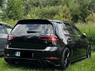 Schwarz Gebraucht 2017 VW Golf VII R Kleinwagen | 24.800 € (Fairer Preis)