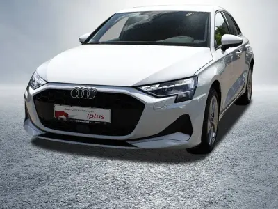 Gebraucht Audi A3 Sportback e-tron Advanced Plus 204 PS (150 kW) 2025 Gletscherweiß metallic Kleinwagen