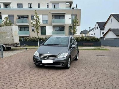 Gebraucht Mercedes A160 Elegance 95 PS (69 kW) 2011 Grau Limousine