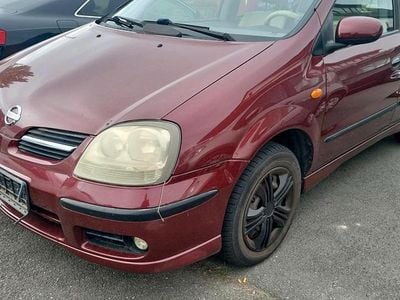 Nissan Almera Tino