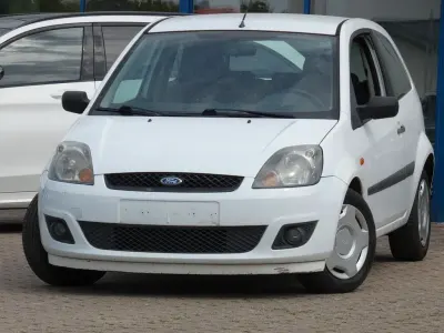 Gebraucht Ford Fiesta Ambiente 60 PS (44 kW) 2007 Weiß Kleinwagen