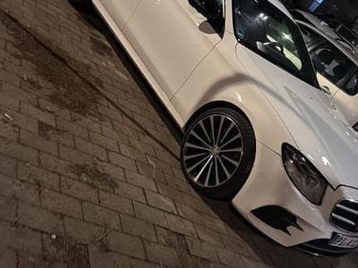 Gebraucht Mercedes E220 AMG line 194 PS (142 kW) 2016 Weiß Limousine