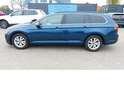 Gebraucht VW Passat 122 PS (89 kW) 2022 Aqumarienblaumet p5mblau Kombi