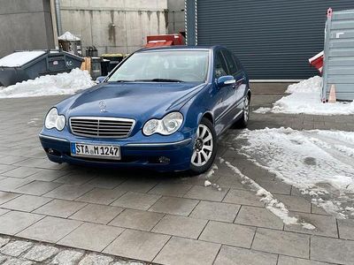 Blau Gebraucht 2005 Mercedes C220 Limousine | 2.400 €