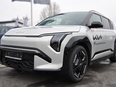 Ivory silver metallic Gebraucht 2025 Kia EV3 GT-Line SUV | 39.900 € (Guter Preis)