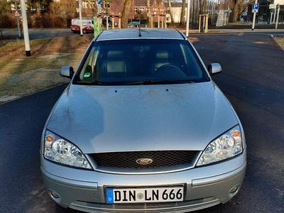 Gebraucht Ford Mondeo 145 PS (106 kW) 2001 Silber Limousine