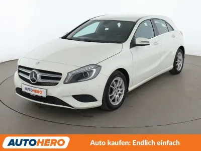 Gebraucht Mercedes A180 Urban 122 PS (89 kW) 2015 Weiß Kleinwagen