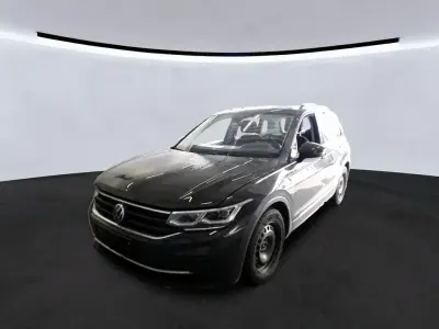 Gebraucht VW Tiguan Life 150 PS (110 kW) 2021 Uranograu/cinza urano SUV