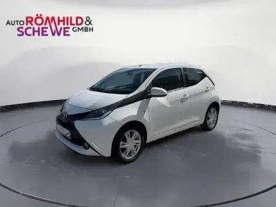 Gebraucht Toyota Aygo X-play 69 PS (50 kW) 2017 White (weiss) Kleinwagen