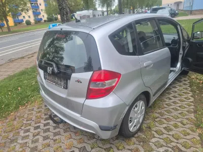Käytetty Honda Jazz Trend 100 HP (73 kW) 2012 Hopea Viistoperä