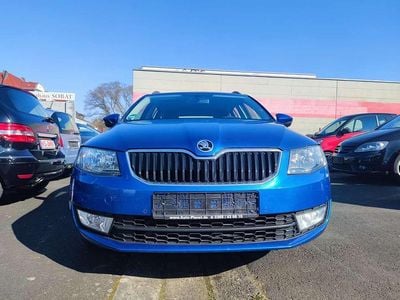 Gebraucht Skoda Octavia Ambition 140 PS (102 kW) 2015 Raceblau metallic Kleinwagen