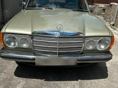 Gebraucht Mercedes 200 60 PS (44 kW) 1981 Grün Limousine